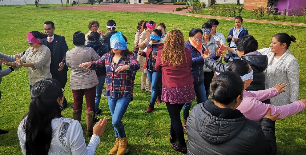 Nuestras actividades se desarrollan implementando actividades lúdicas que propicien el aprendizaje experiencial. Curso de formación “Formación de facilitadores con perspectiva de género” en el Consejo Estatal de la Mujer y Bienestar Social (Edomex, 2018).